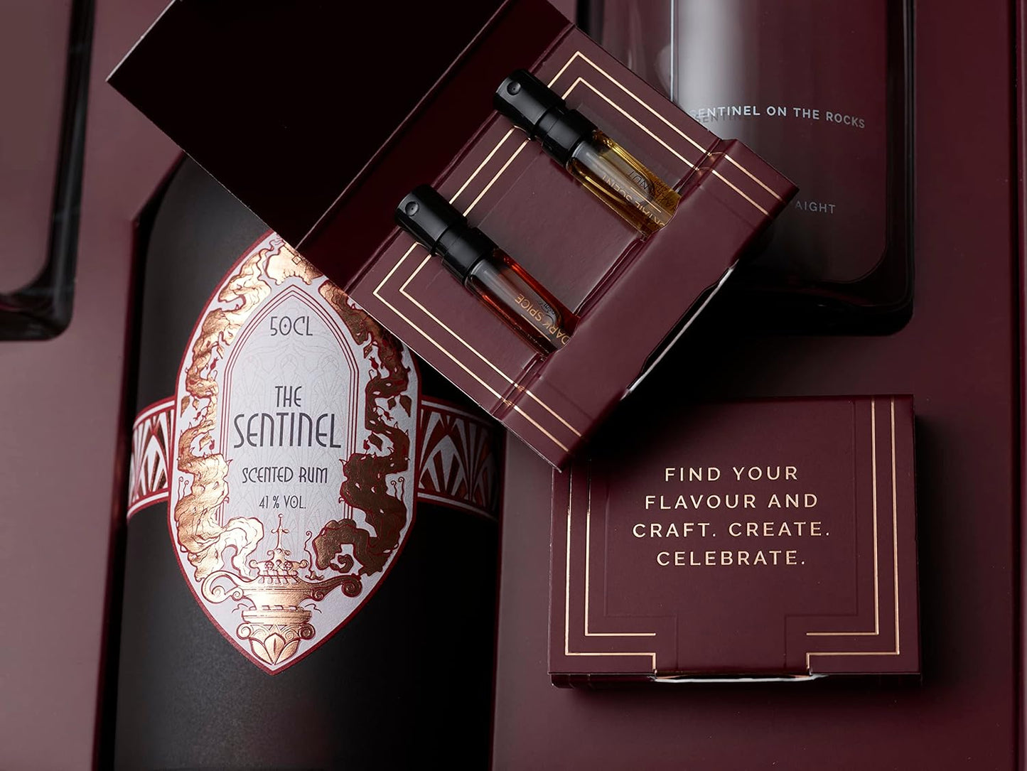 The Sentinel Artefakt Set cadeau | The Sentinel Scented Rum | Set cadeau premium avec 2 verres & livre de cocktails | 100% BIO | PX Sherry | 41% vol. | bouteille individuelle de 500ml