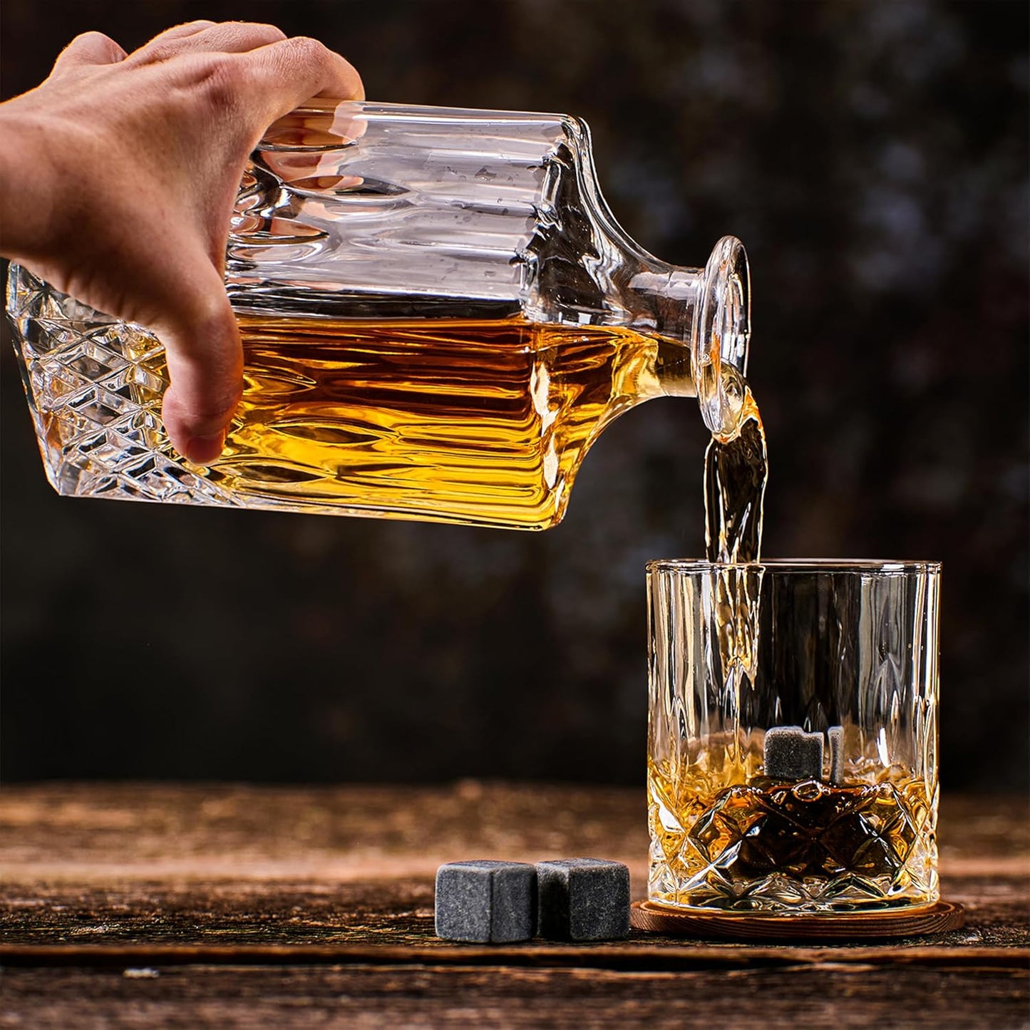 WHISISKEY Set de Verre a Whisky - Coffret Whisky Cadeau Homme - Verre à Whisky & Rhum - 4 Verres à Whisky x 310ML, 8 Pierre a Whisky, 4 sous-Verres, Whiskey Accessories