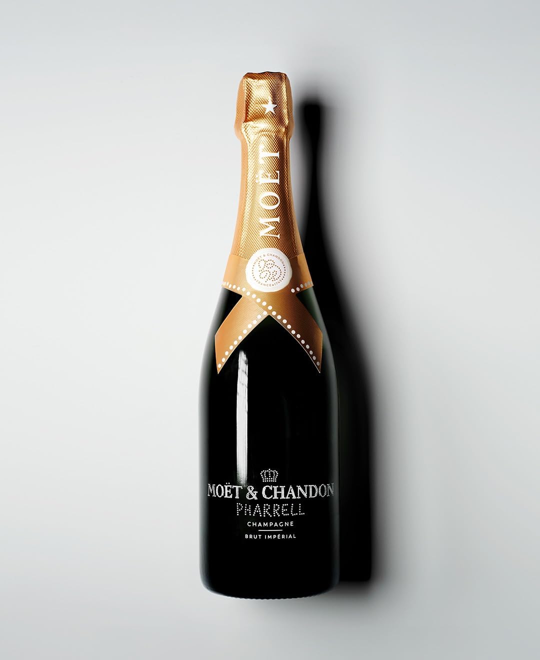 Moët & Chandon x Pharrell Williams Brut Impérial Champagne 12,5% 75cl sous étui Édition limitée (Couleur de l'édition aléatoire)