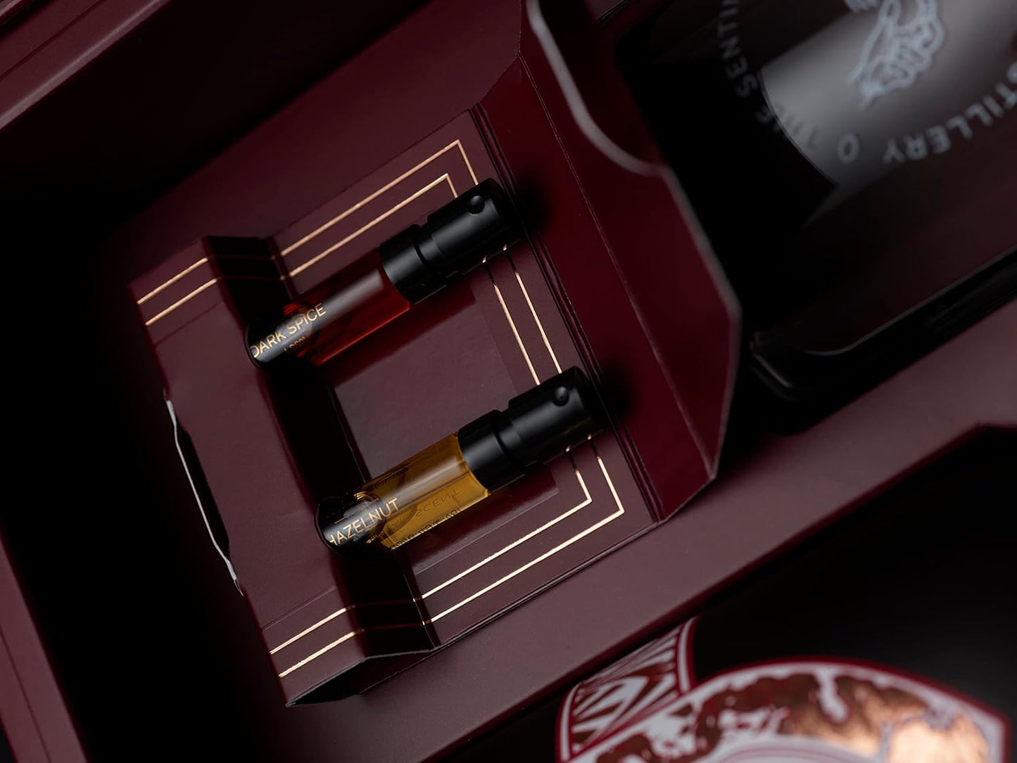 The Sentinel Artefakt Set cadeau | The Sentinel Scented Rum | Set cadeau premium avec 2 verres & livre de cocktails | 100% BIO | PX Sherry | 41% vol. | bouteille individuelle de 500ml