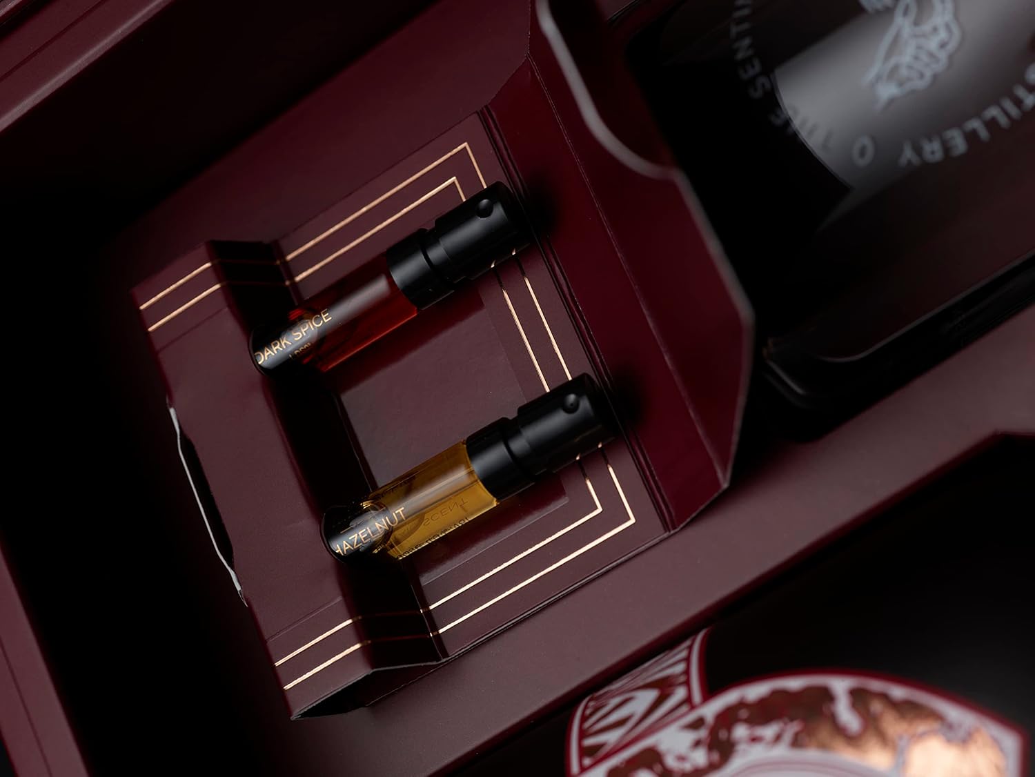 The Sentinel Artefakt Set cadeau | The Sentinel Scented Rum | Set cadeau premium avec 2 verres & livre de cocktails | 100% BIO | PX Sherry | 41% vol. | bouteille individuelle de 500ml