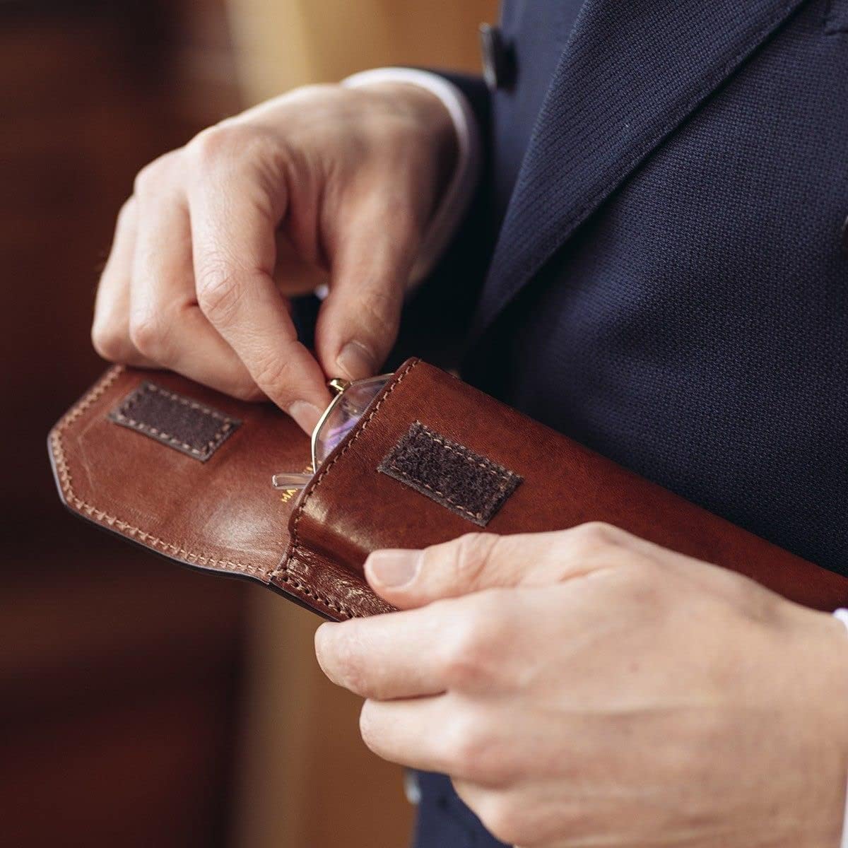 Maxwell Scott Etui à Lunettes à Rabat en Cuir Italien - Gabbro