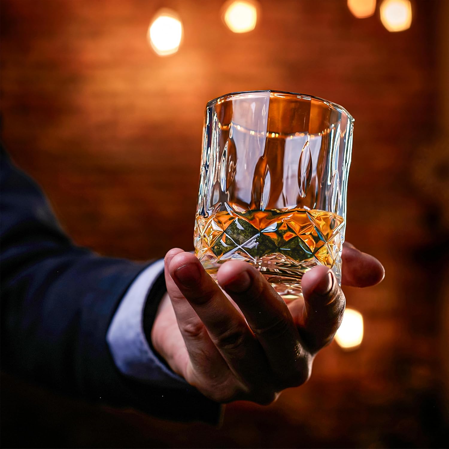 WHISISKEY Set de Verre a Whisky - Coffret Whisky Cadeau Homme - Verre à Whisky & Rhum - 4 Verres à Whisky x 310ML, 8 Pierre a Whisky, 4 sous-Verres, Whiskey Accessories