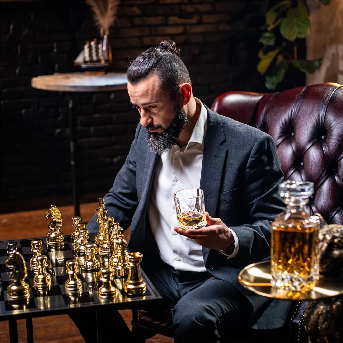 WHISISKEY Set de Verre a Whisky - Coffret Whisky Cadeau Homme - Verre à Whisky & Rhum - 4 Verres à Whisky x 310ML, 8 Pierre a Whisky, 4 sous-Verres, Whiskey Accessories
