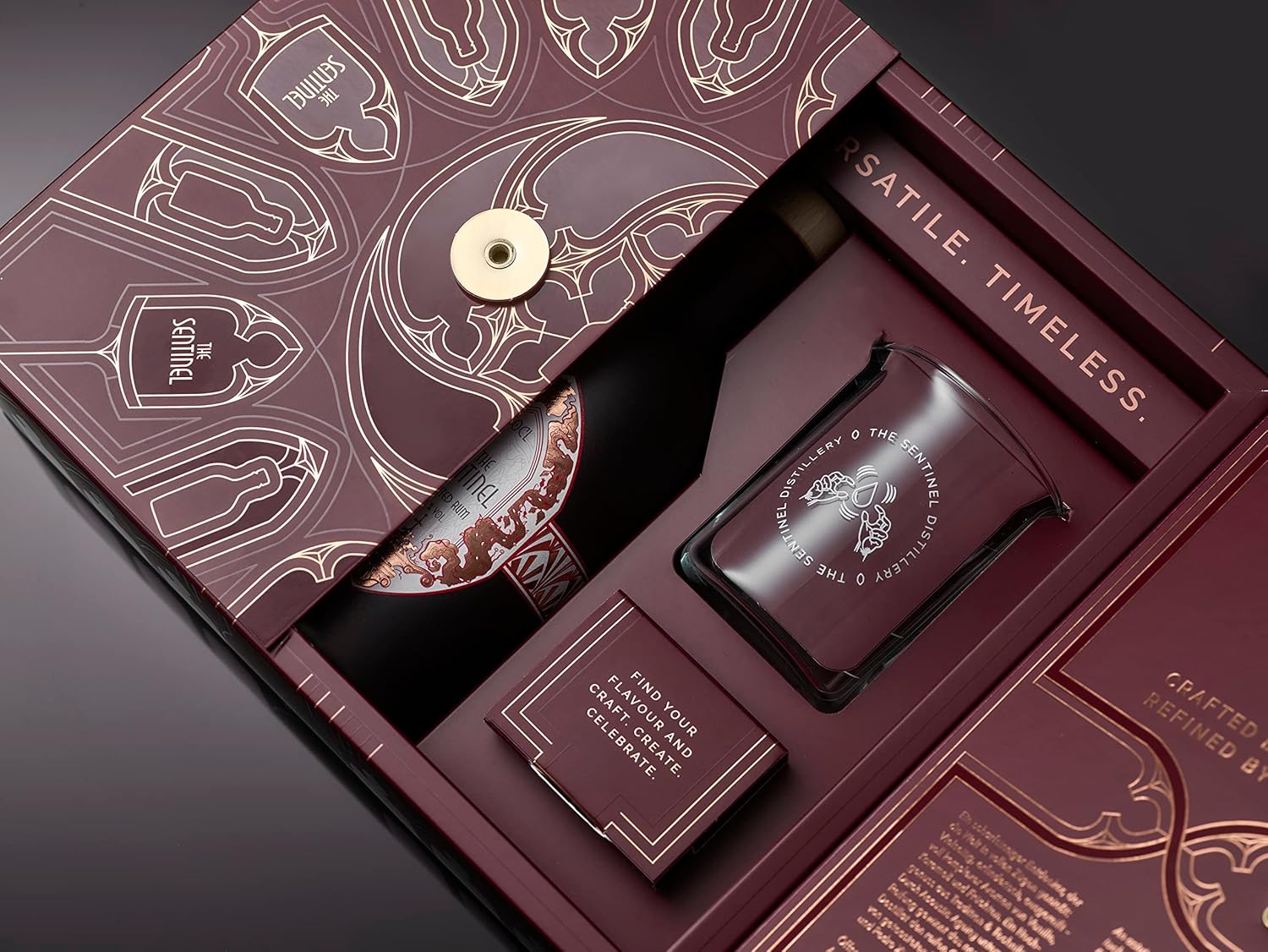 The Sentinel Artefakt Set cadeau | The Sentinel Scented Rum | Set cadeau premium avec 2 verres & livre de cocktails | 100% BIO | PX Sherry | 41% vol. | bouteille individuelle de 500ml